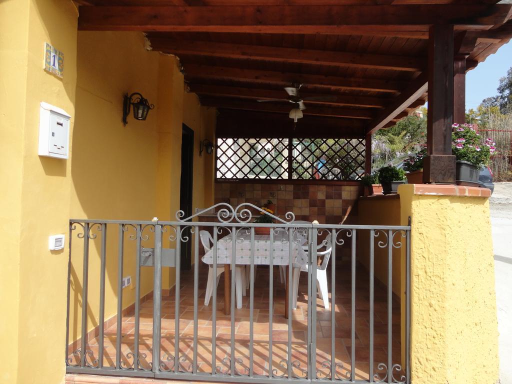Baciati Dal Sole Apartment Porto Empedocle Cameră foto
